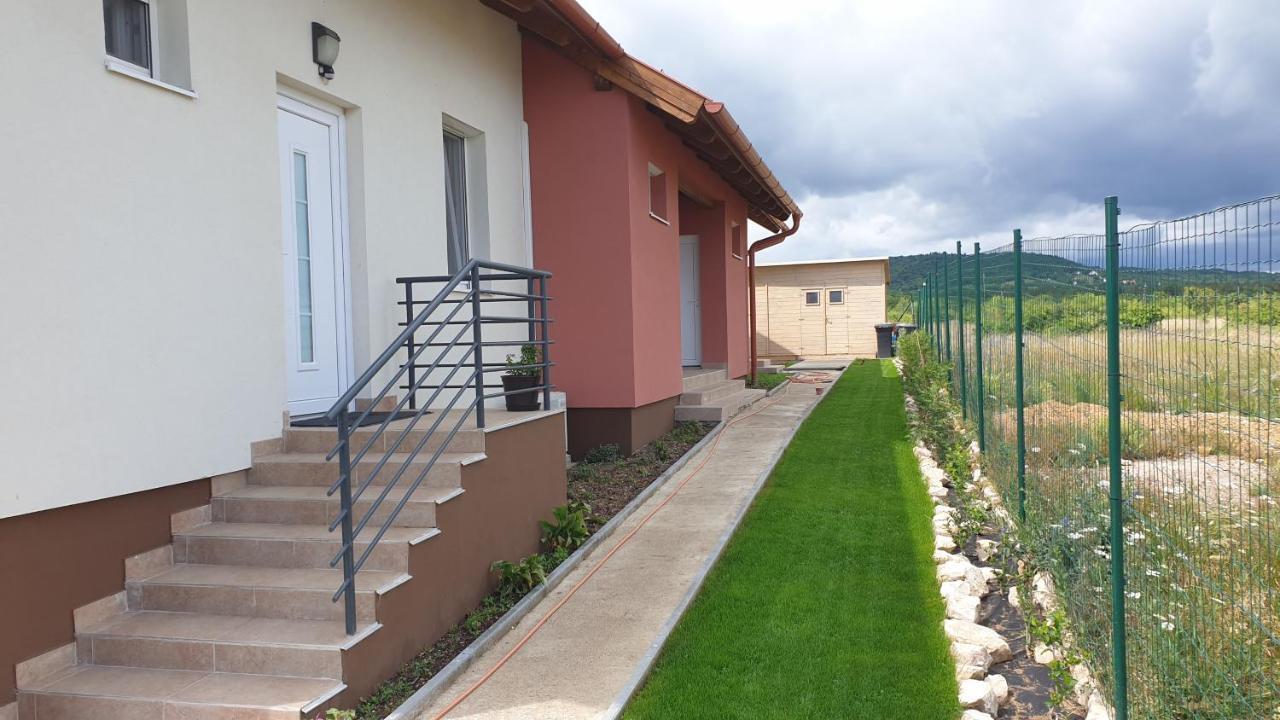 Búzavirág Apartmanház Balatonakali Exterior foto