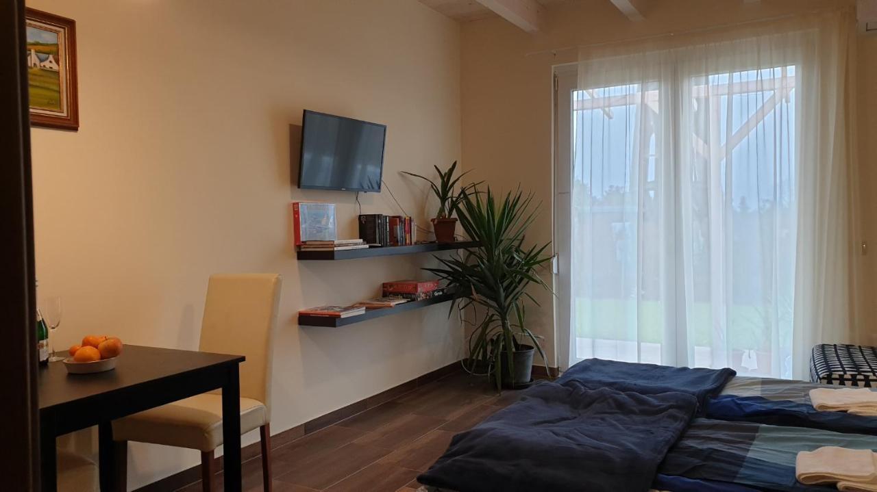 Búzavirág Apartmanház Balatonakali Exterior foto