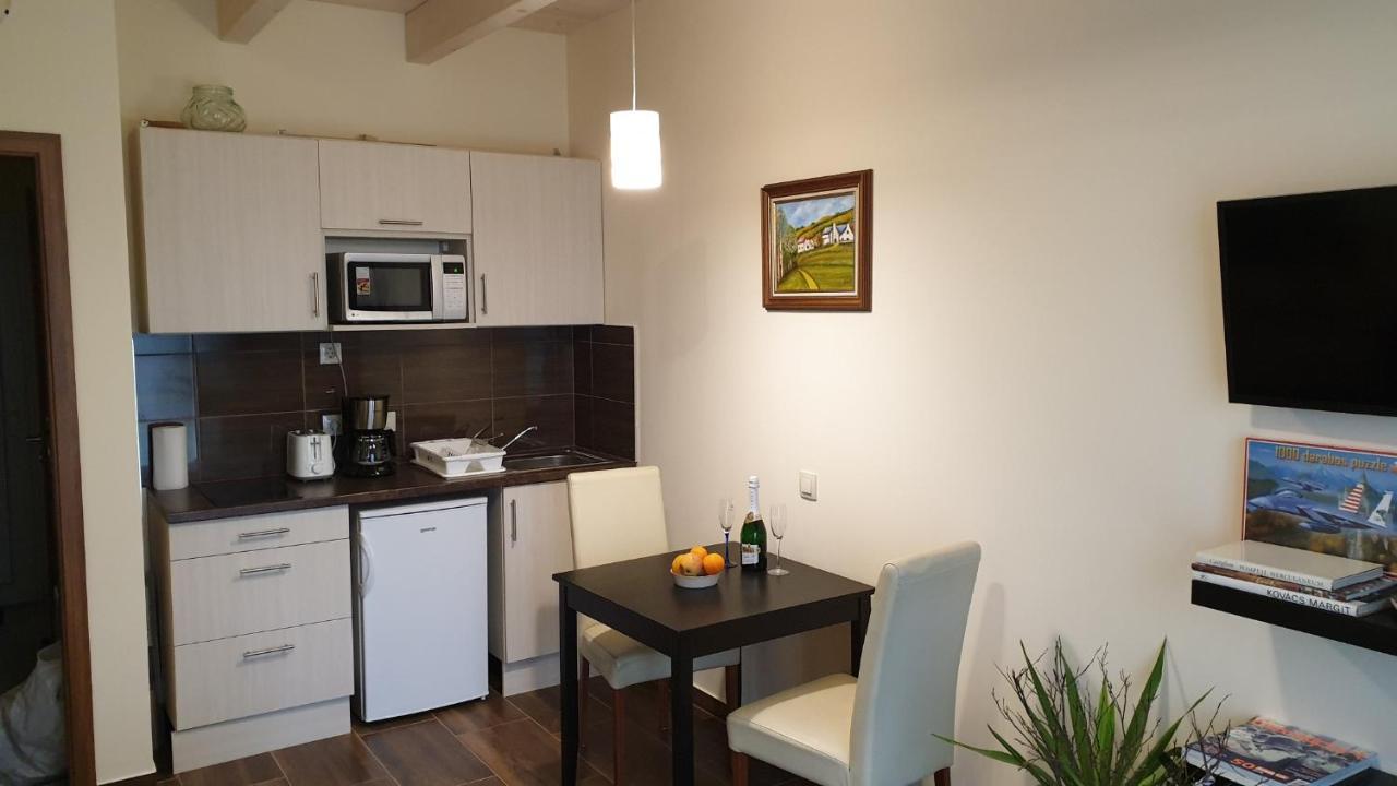 Búzavirág Apartmanház Balatonakali Exterior foto