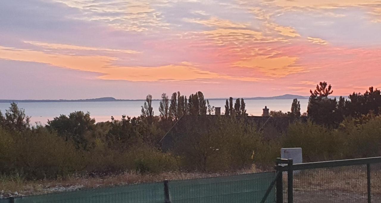 Búzavirág Apartmanház Balatonakali Exterior foto