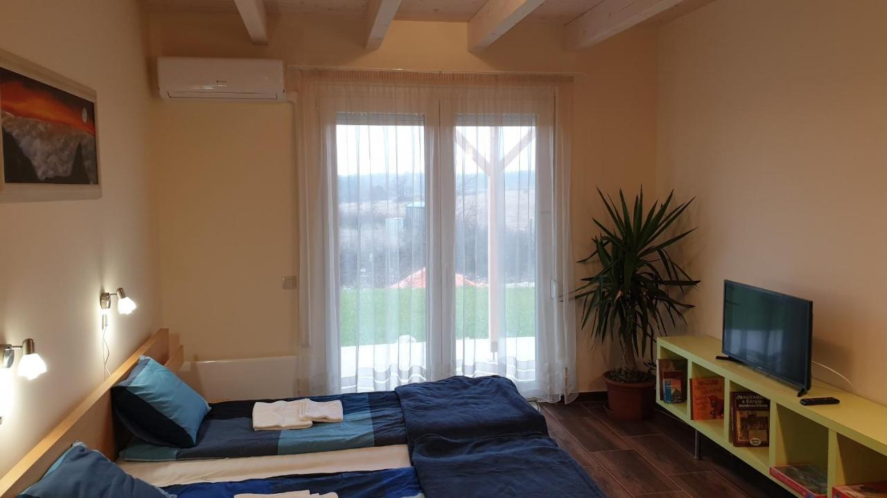 Búzavirág Apartmanház Balatonakali Exterior foto