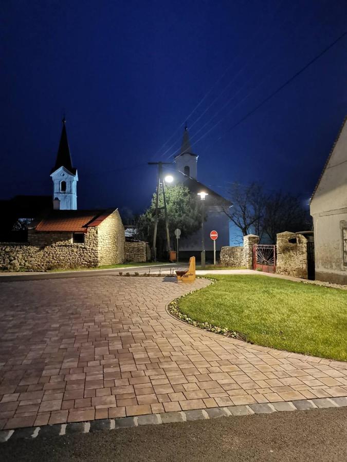 Búzavirág Apartmanház Balatonakali Exterior foto