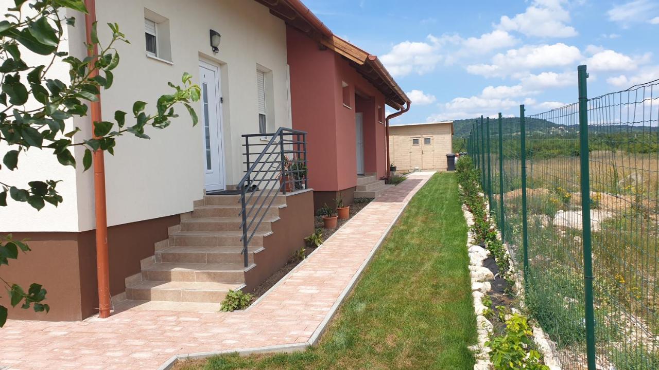 Búzavirág Apartmanház Balatonakali Exterior foto