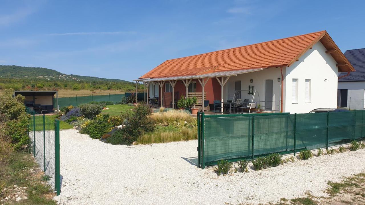 Búzavirág Apartmanház Balatonakali Exterior foto